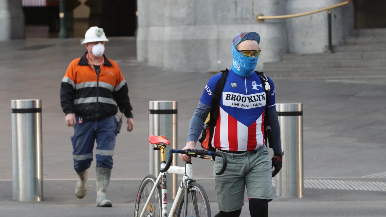 Melbourne residents have quickly adjusted to a ruling requiring them to wear masks. Picture: NCA NewsWire / David Crosling