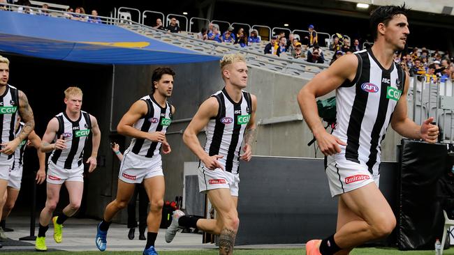 Scott Pendlebury leading out Collingwood against West Coast before withdrawing from the game with a quad injury. Photo by Will Russell/AFL Photos/via Getty Images