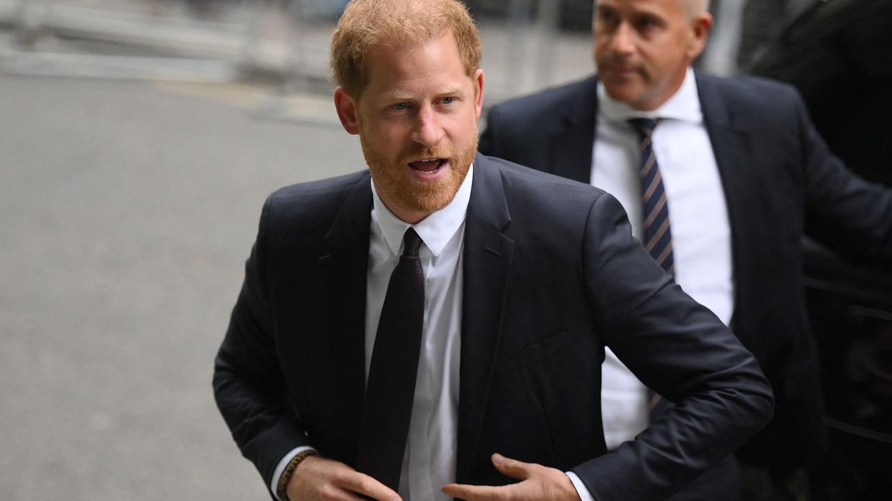 Harry strides into the building. Picture: Daniel Leal/AFP