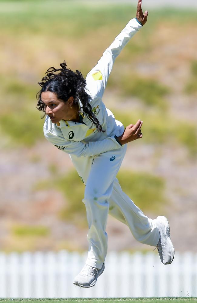 Sianna Ginger of Australia Gold bowls during day one of the Cricket Australia Green v Gold - 3 Day Domestic at Karen Rolton Oval on March 05, 2024 in Adelaide, Australia. (Photo by Mark Brake/Getty Images for Cricket Australia)