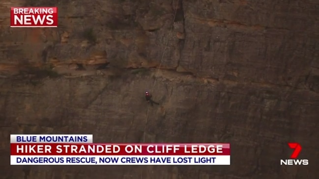 Climber rescued from rock cliff in Blue Mountains (7 News)