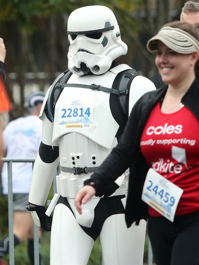 <p>Justin McKeering in the 10km run at the Sunday Mail Bridge to Brisbane fun Run, Sunday August 26, 2018. (AAP Image/Jono Searle)</p>