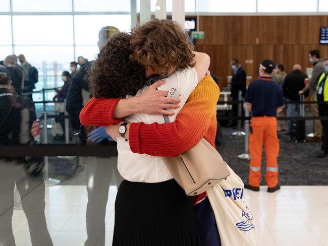 Many people were reunited after SA opened its borders after 153 days. Picture: NCA NewsWire / David Mariuz