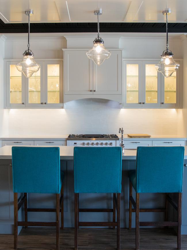 A Hamptons-style kitchen. Photo: Dominika Lis