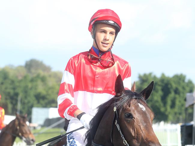 Aquis Park. Race 3 winner number 6, VAINITY. Jockey is Jed Hodge, trainer is Helen Page. Photo by Richard Gosling