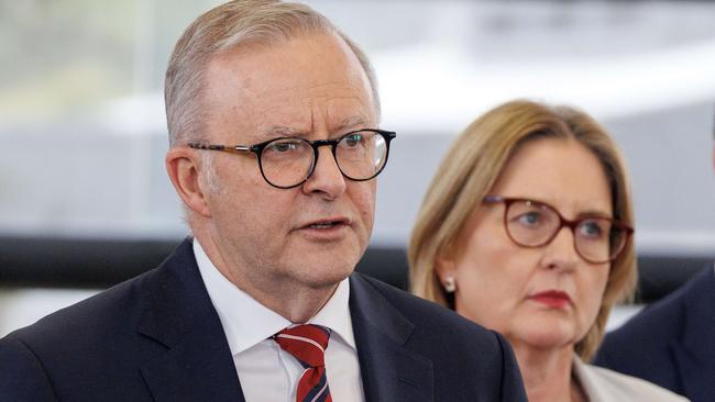 MELBOURNE, AUSTRALIA - NewsWire Photos - January 30, 2025:  Australian Prime Minister Anthony Albanese and Victorian Premier Jacinta Allan visit Boronia Heights Primary and hold a press conference.Picture: NewsWire / David Geraghty