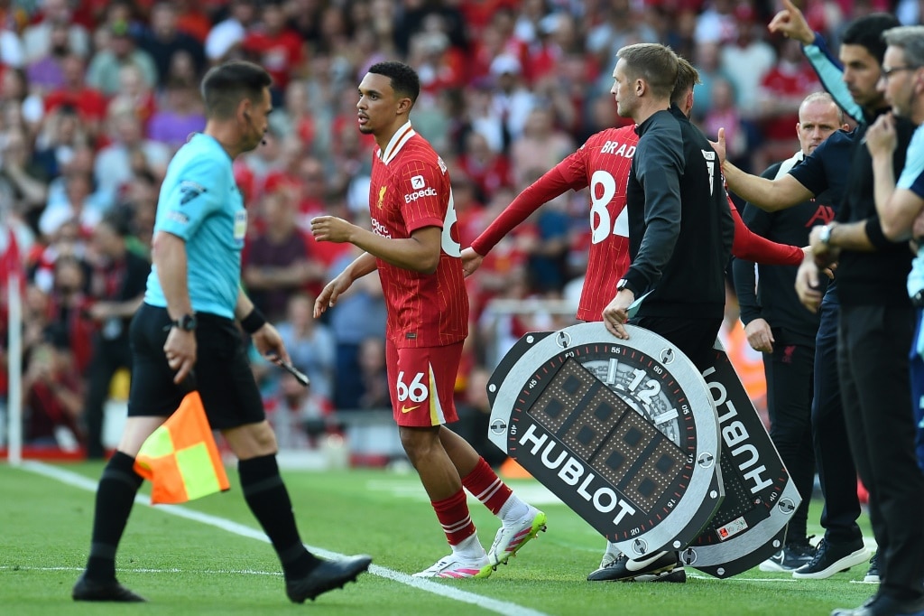 Newcastle win top-five showdown with Chelsea, Arsenal rescue Liverpool draw