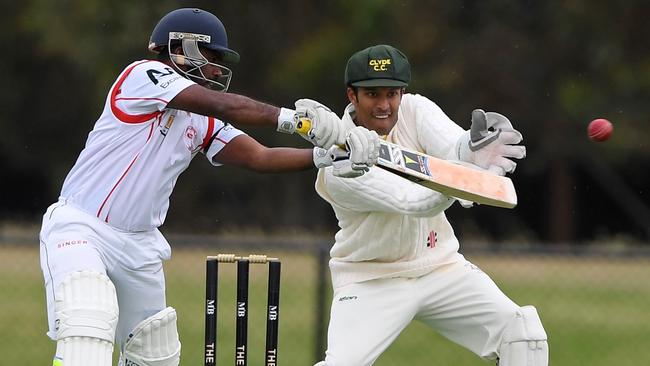 Kiefer Peries with the wicketkeeping gloves on for Clyde. He’s joined Somerville. Picture:Andy Brownbill