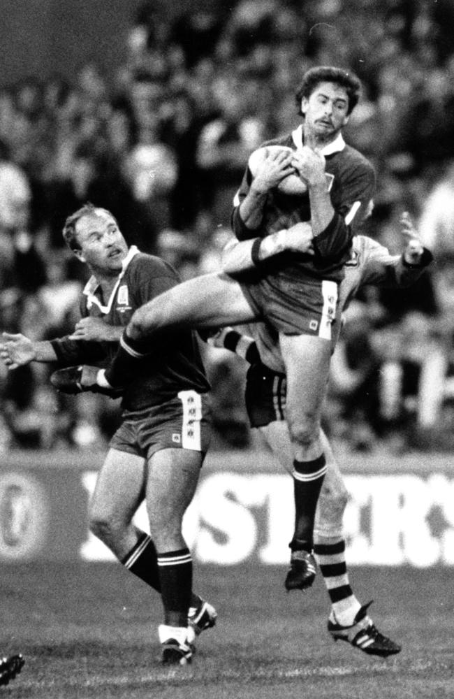 Gary Belcher takes a high kick as Wally Lewis offers support during Game 2 of the 1986 State of Origin series at the SCG.