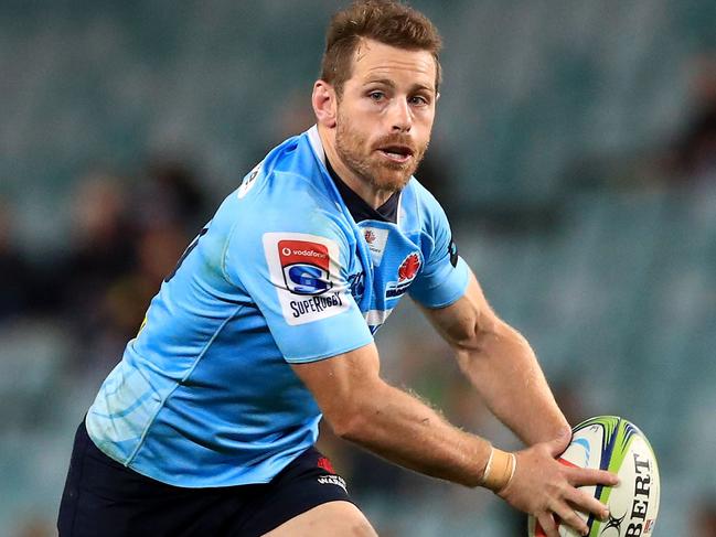 SYDNEY, AUSTRALIA - MAY 19:  Bernard Foley of the Waratahs uns the ball during the round 14 Super Rugby match between the Waratahs and the Highlanders at Allianz Stadium on May 19, 2018 in Sydney, Australia.  (Photo by Mark Evans/Getty Images)