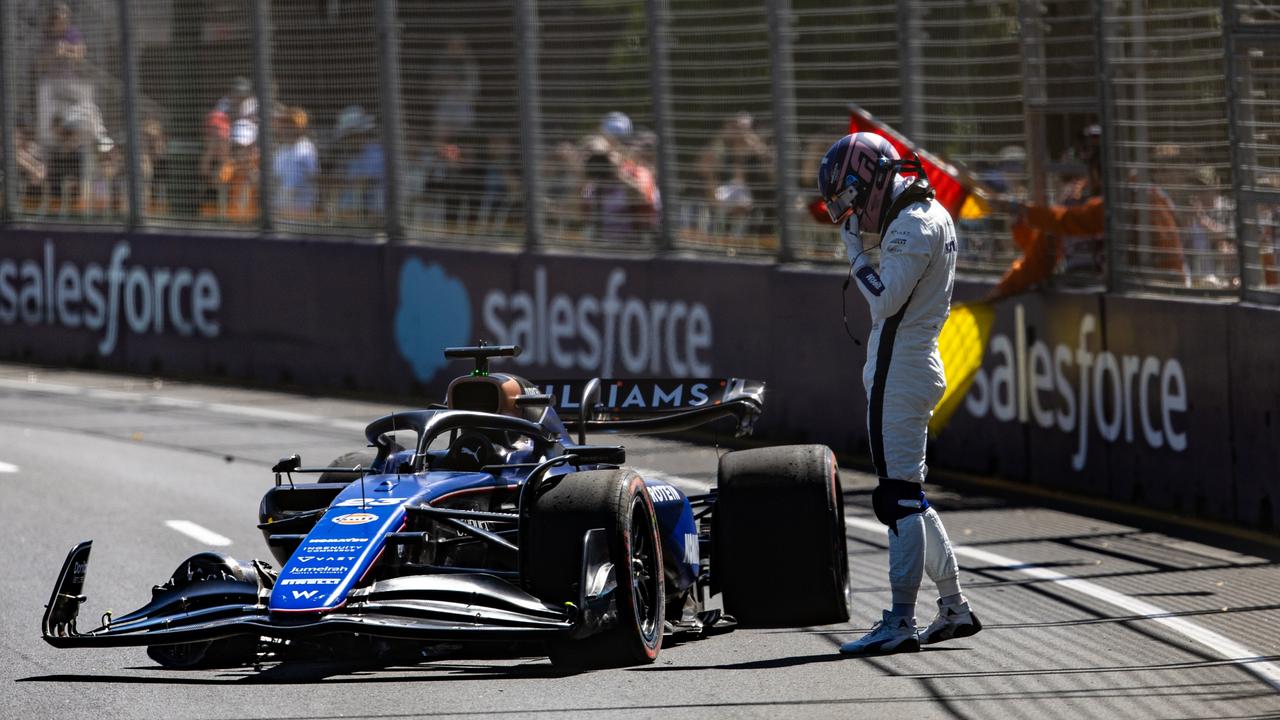 Alex Albon of Thailand and Williams F1 crashes out during FP1 ahead of the F1 Grand Prix of Australia at Albert Park Circuit. (Photo by Kym Illman/Getty Images)