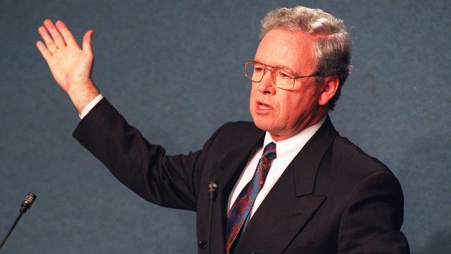 Former federal treasurer Ralph Willis admits letters earlier released purporting to outline a cover-up between the Victorian premier and a Liberal MP were forged during the 1996 federal election campaign.