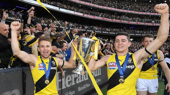 Castagna won three flags at the Tigers.