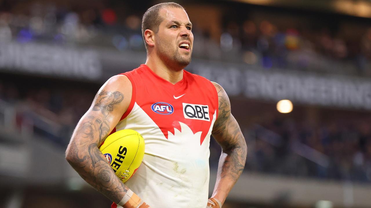 PERTH, AUSTRALIA - JULY 22: Lance Franklin of the Swans lines up his shot for goal during the round 19 AFL match between Fremantle Dockers and Sydney Swans at Optus Stadium, on July 22, 2023, in Perth, Australia. (Photo by James Worsfold/Getty Images)