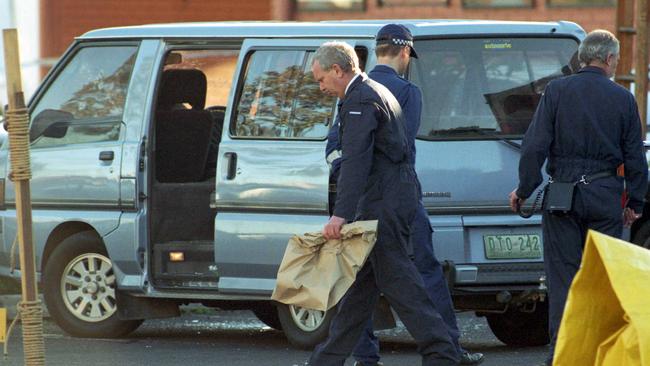 Police remove evidence possibly the sawn off shot gun used in the shooting of Jason Moran and Pasquale Barbaro in Essendon in 2003.