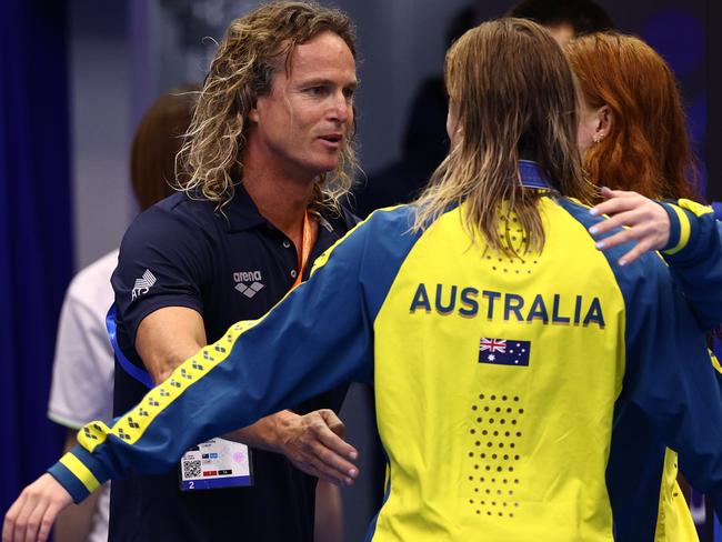 Boxall hugs O'Callaghan and Titmus at the 2023 World Aquatics Championships. Picture: Clive Rose/Getty Images