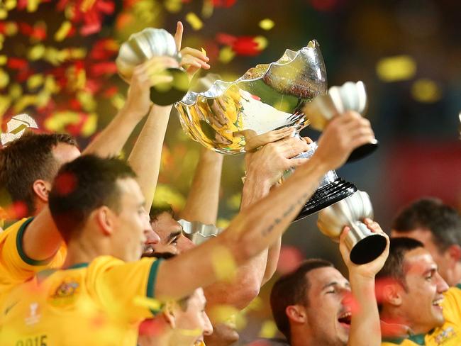 SYDNEY, AUSTRALIA - JANUARY 31: Australia holds up the Asian Cup and celebrate after winning the 2015 Asian Cup final match between Korea Republic and the Australian Socceroos at ANZ Stadium on January 31, 2015 in Sydney, Australia. (Photo by Mark Nolan/Getty Images)