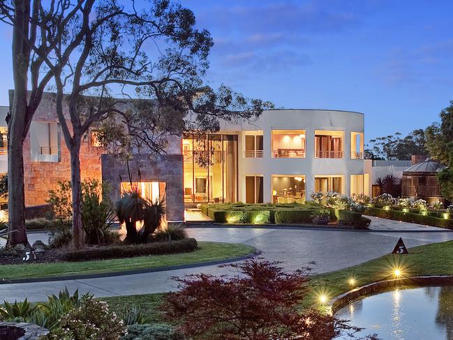 Frank Criniti's mansion at Glenhaven in Sydney’s north west which sold for $9 million in 2014.