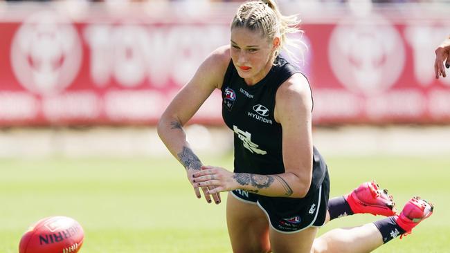 Tayla Harris dives for the ball in Carlton’s loss to Collingwood on Sunday.