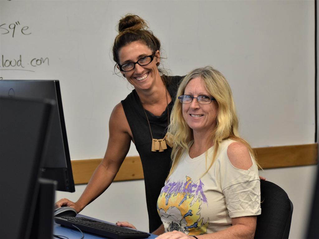 USC adviser Liz Davison with prospective adult student Carolyn O'Donnell at a recent University Skills for You course.