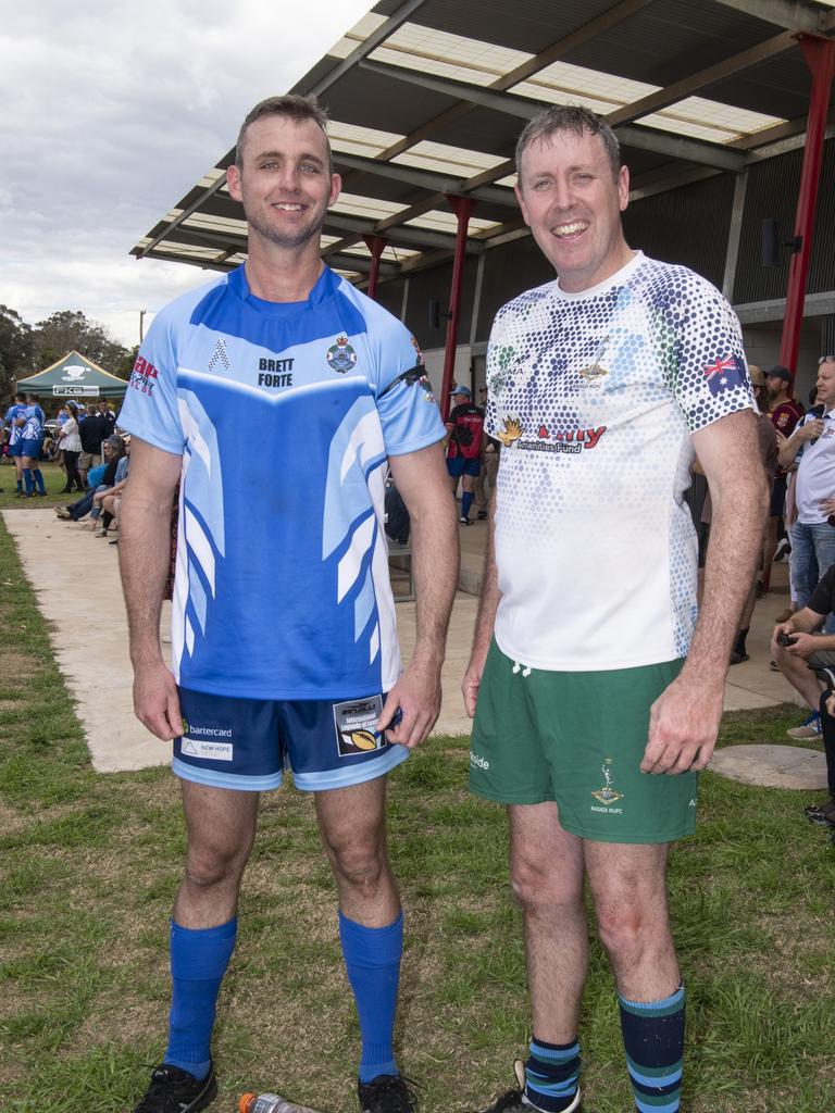 Nathan McIntosh measures up to Member for Groom, Garth Hamilton. Brett Forte Super 10s Memorial Rugby Challenge. QPS vs The Army. Saturday, August 14, 2021. Picture: Nev Madsen.