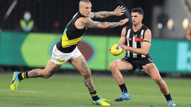 Scott Pendlebury dodges around Dustin Martin. Picture: Michael Klein