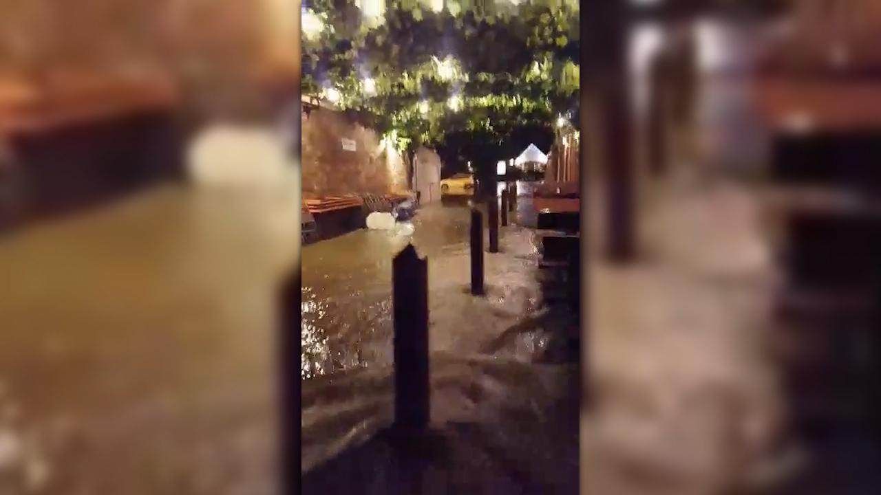  Hahndorf Inn inundated with floodwater during SA storms