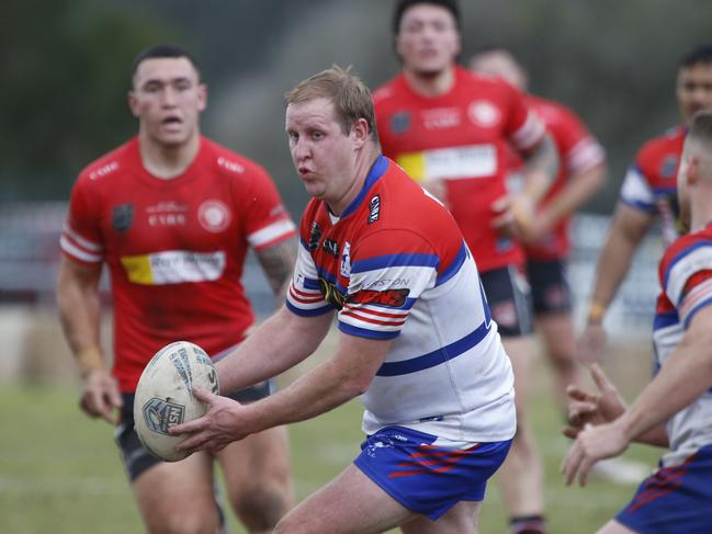 Greg Alderson prepares to pass for Emu Plains. Picture Warren Gannon Photography