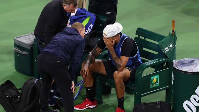 Nick Kyrgios is surrounded by medical personnel (Photo by Clive Brunskill/Getty Images)