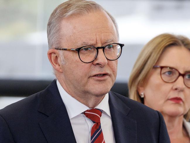 MELBOURNE, AUSTRALIA - NewsWire Photos - January 30, 2025:  Australian Prime Minister Anthony Albanese and Victorian Premier Jacinta Allan visit Boronia Heights Primary and hold a press conference.Picture: NewsWire / David Geraghty