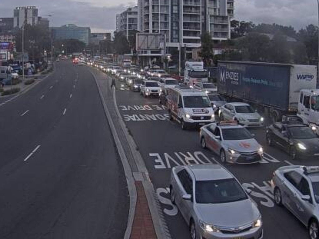 Sydney Domestic Airport Truck Crash Causes Heavy Traffic Delays | News ...