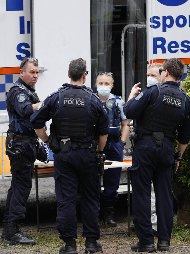 Police search for Charlise Mutten in the Blue Mountains. Picture: Tim Hunter.