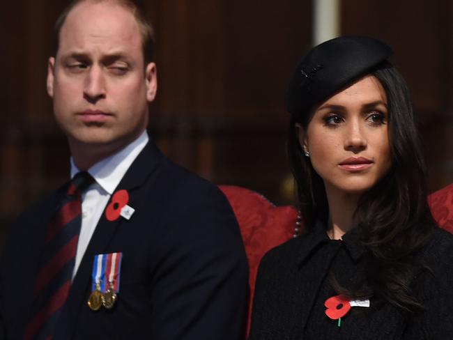 Britain's Prince Harry (R), his US fiancee Meghan Markle (C), and Britain's Prince William, Duke of Cambridge, attend a service of commemoration and thanksgiving to mark Anzac Day in Westminster Abbey in London on April 25, 2018. Anzac Day marks the anniversary of the first major military action fought by Australian and New Zealand forces during the First World War. The Australian and New Zealand Army Corps (ANZAC) landed at Gallipoli in Turkey during World War I. / AFP PHOTO / POOL / Eddie MULHOLLAND