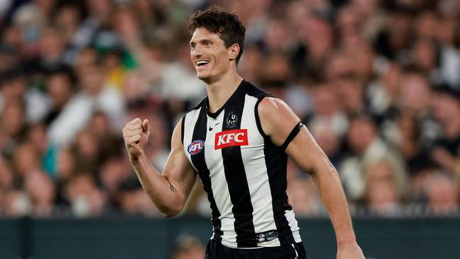 Brody Mihocek is in a race against time to overcome discomfort from the dislocated finger he suffered late in the Magpies’ win over Port Adelaide. Picture: Dylan Burns / Getty Images