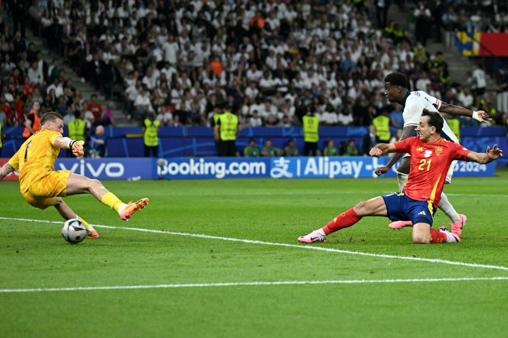 Spain beat England to win Euro 2024 final with late Oyarzabal goal ...