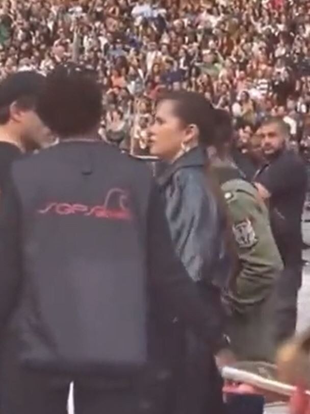 Selena Gomez was filmed yelling at her security guard at Beyonce's concert in Paris.