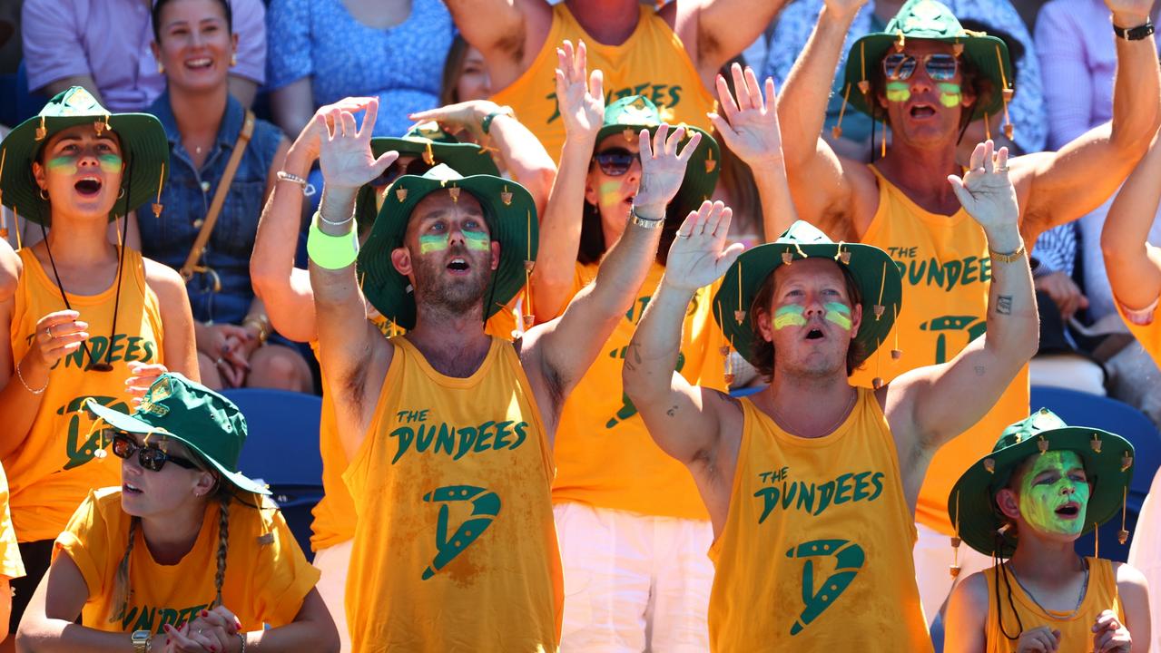 Daily Serve: Raucous Aussie fans, show some more class please