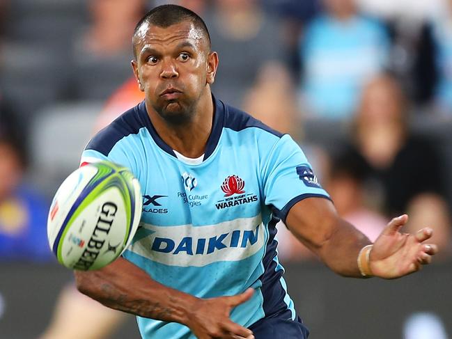 SYDNEY, AUSTRALIA - FEBRUARY 28: Kurtley Beale of the Waratahs passes during the round five Super Rugby match between the Waratahs and the Lions at Bankwest Stadium on February 28, 2020 in Sydney, Australia. (Photo by Mark Kolbe/Getty Images)