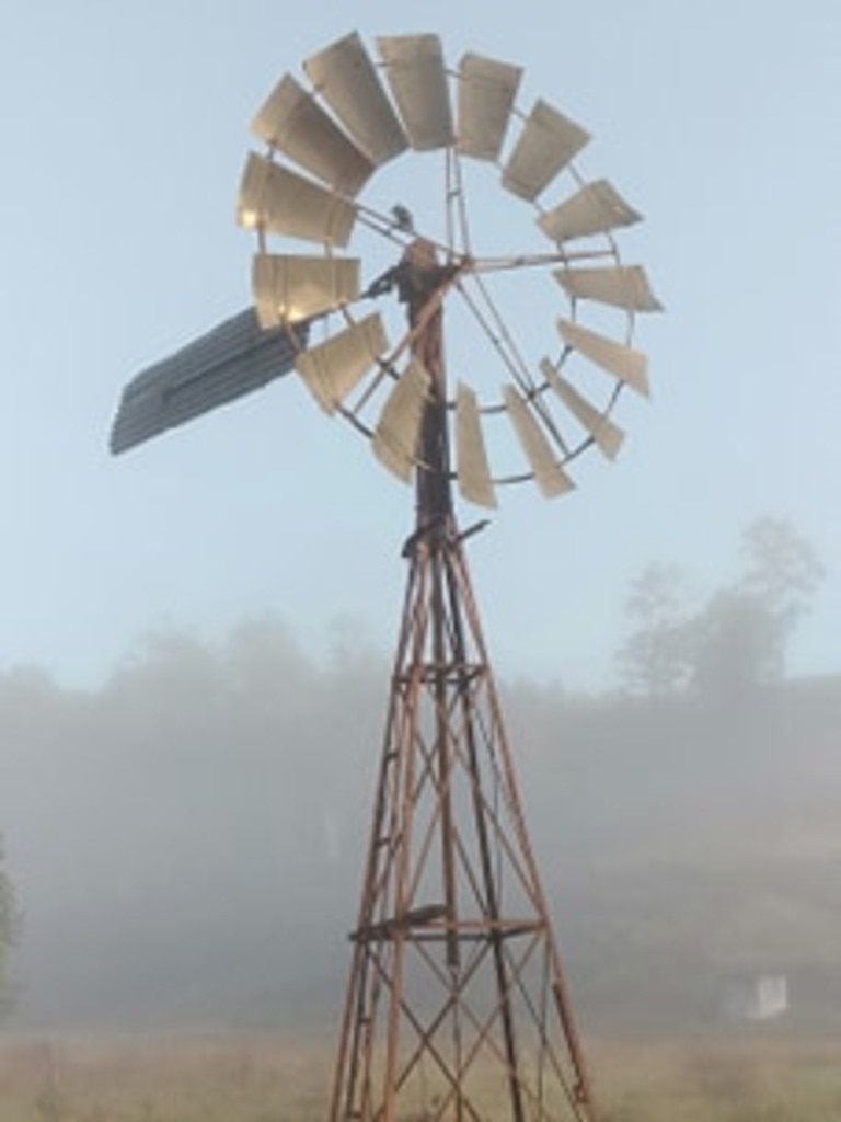 Keith Parker's windmill photos from Lynches Creek Rd near Kyogle.