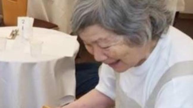 Pop-up cafe in Japan only hires people with dementia