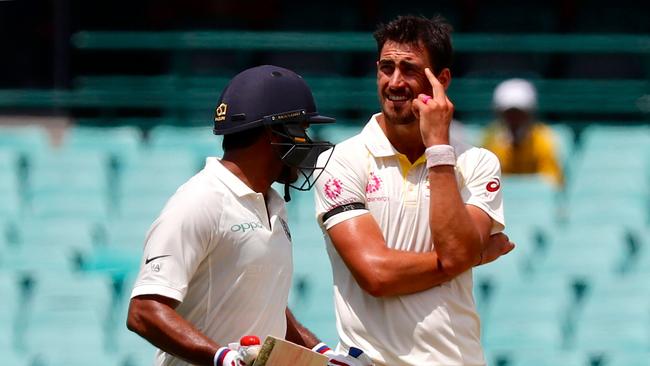 Australia's Mitchell Starc (R) reacts after bowling a delivery that hit India's Mayank Agarwal (L) on the helmet during the first day of the fourth and final cricket Test at the Sydney Cricket Ground in Sydney on January 3, 2019. (Photo by DAVID GRAY / AFP) / -- IMAGE RESTRICTED TO EDITORIAL USE - STRICTLY NO COMMERCIAL USE --