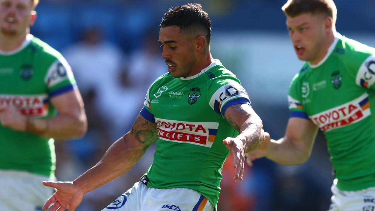 ‘I’d be shocked’: Raiders return fire in bid to retain veteran halfback — Transfer Whispers