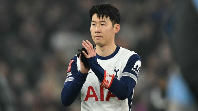 Son Heung-Min applauds fans. Photo by JUSTIN TALLIS / AFP.