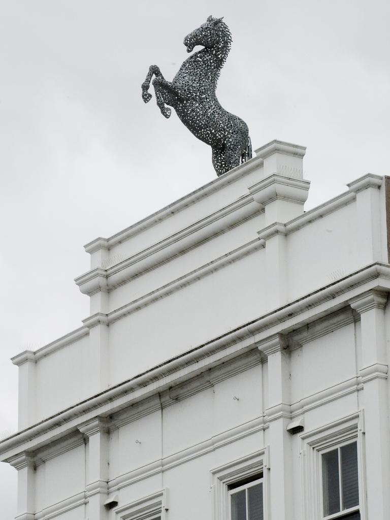 In 1986, Powell bought the White Horse Hotel in Surry Hills, which became a haven for some of Sydney’s most colourful characters.
