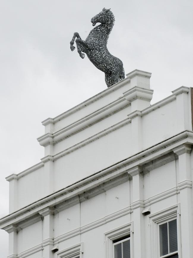 In 1986, Powell bought the White Horse Hotel in Surry Hills, which became a haven for some of Sydney’s most colourful characters.