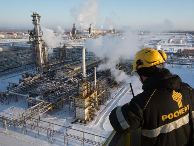 A view of an oil refinery plant in Novokuibyshevsk, Russia, late last year. PHOTO: ANDREY RUDAKOV/BLOOMBERG NEWS