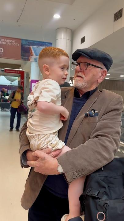 Grandparents surprise grandson for Christmas at Sydney airport