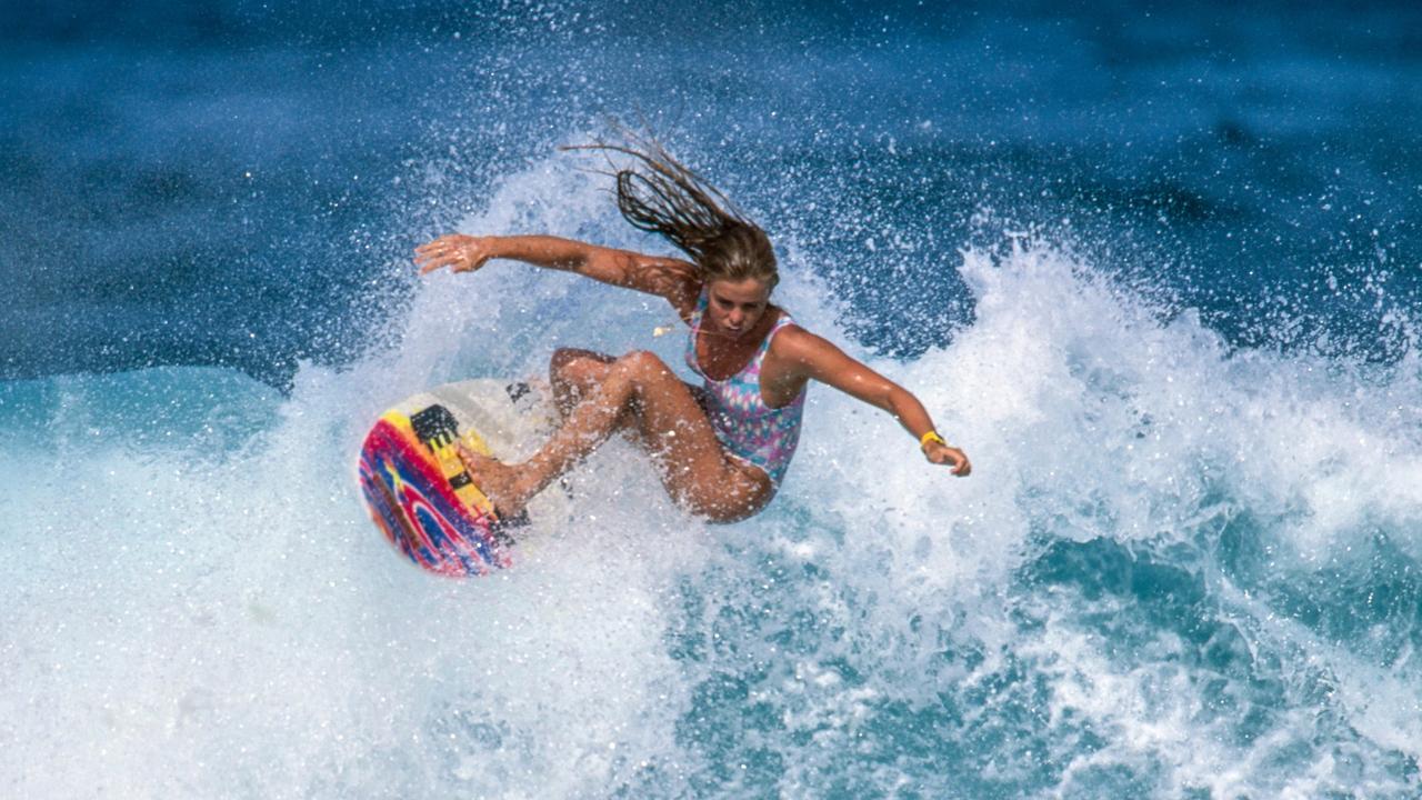 Wendy Botha surfing Off The Wall on the North Shore of Oahu in Hawaii Photo: joliphotos.com