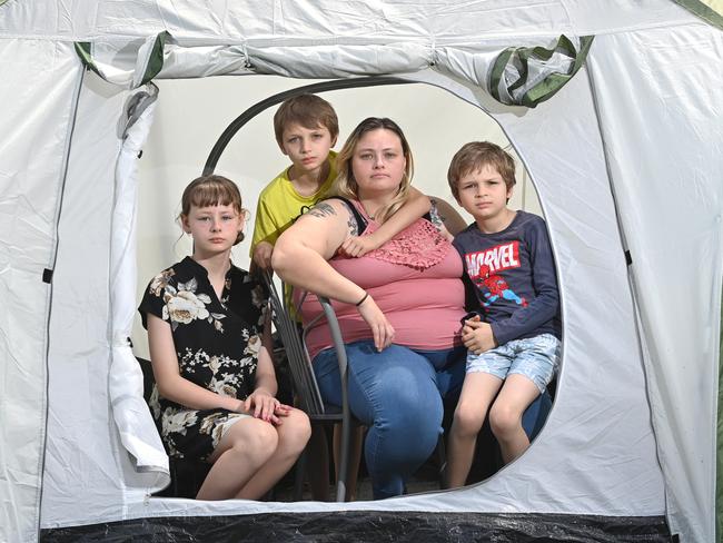 20/10/24. Sarah Wade, a Mum of four kids has been on housing wait-list, lives in a tent in her Mum's housing backyard - Allysha - 12, Logan - 8, Sarah and Dominic - 10.Picture: Keryn Stevens