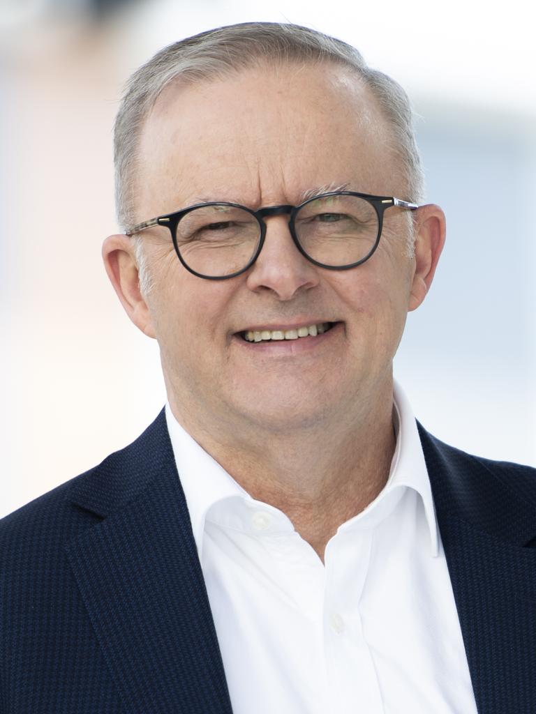 GOSFORD, AUSTRALIA – NewsWire Photos – Sunday, 19 May 2024: The Prime Minister, Anthony Albanese pictured at Gosford Hospital today with the Member for Dobell, Emma McBride, and the Member for Robertson, Dr Gordon Reid. Picture: NewsWire / Monique Harmer